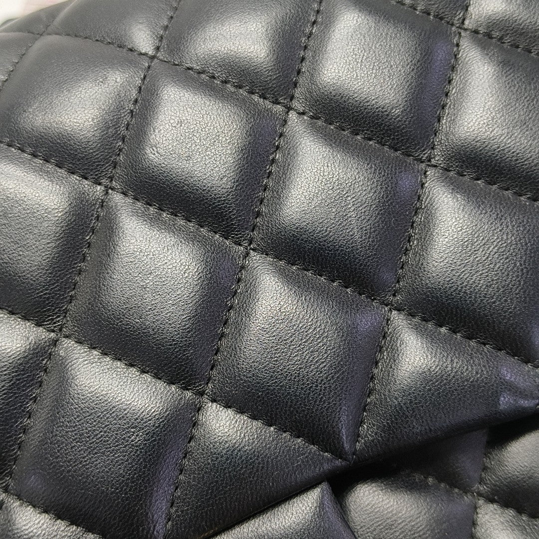 CLASSIC FLAP Jumbo Quilted Lambskin Black