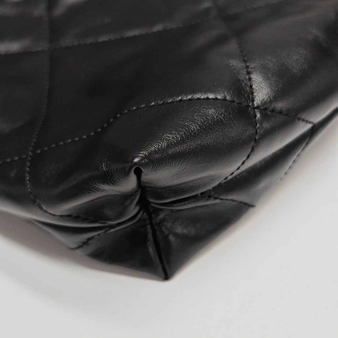 CHANEL 22 Small Quilted Calfskin Black