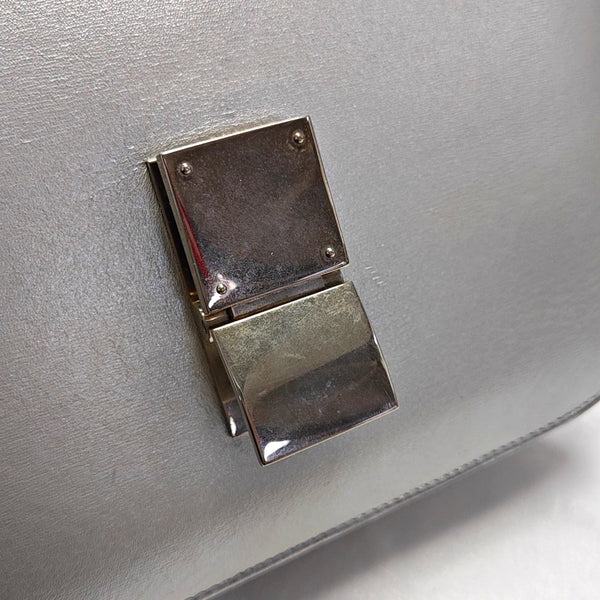 Authenticated pre-owned  CLASSIC BOX Calfskin Silver - Shoulder Bag at Looply