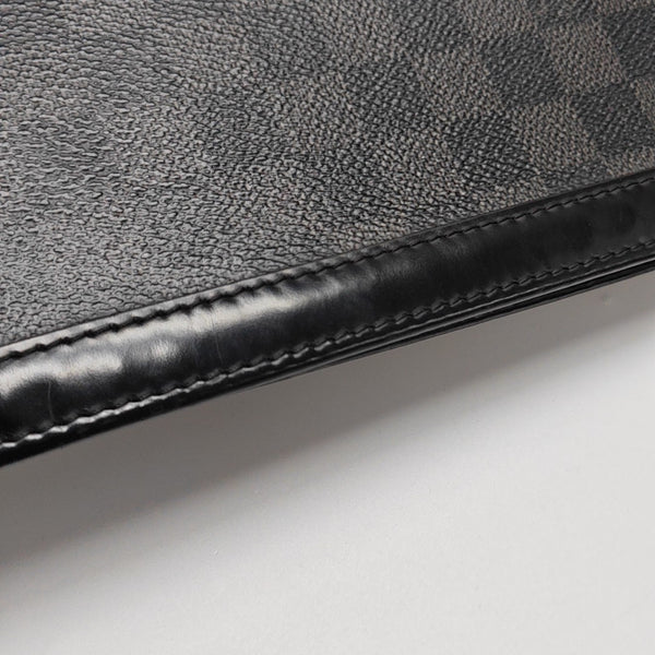 Pochette Voyag MM Damier Graphite Coated Canvas Gray