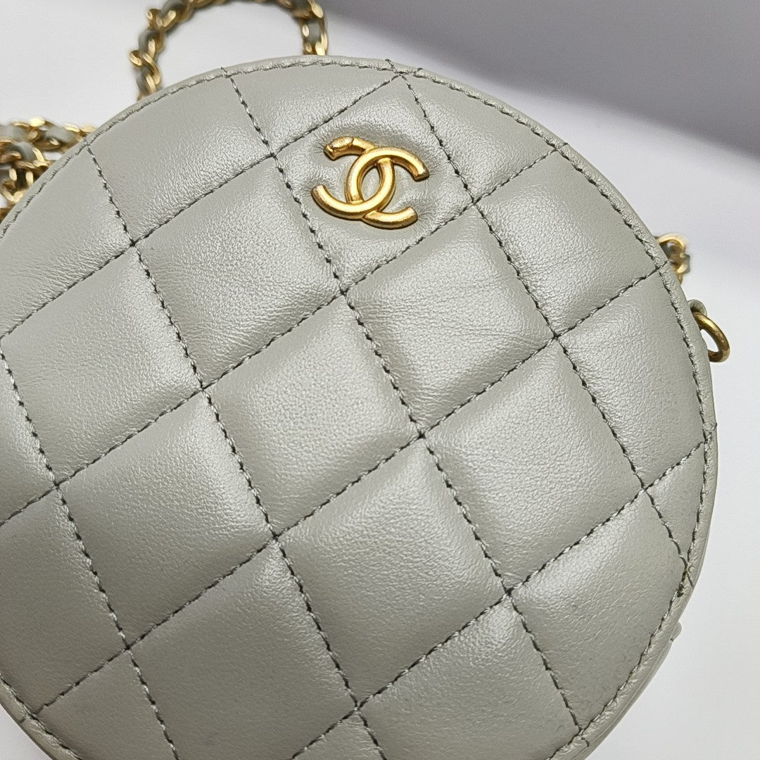 ROUND Quilted Lambskin Gray