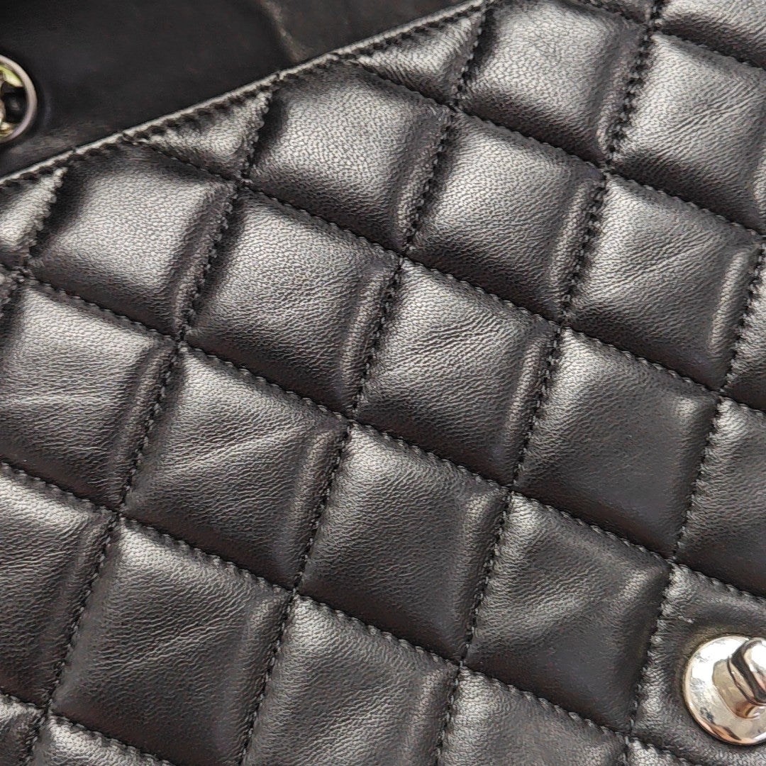 CLASSIC FLAP Jumbo Quilted Lambskin Black