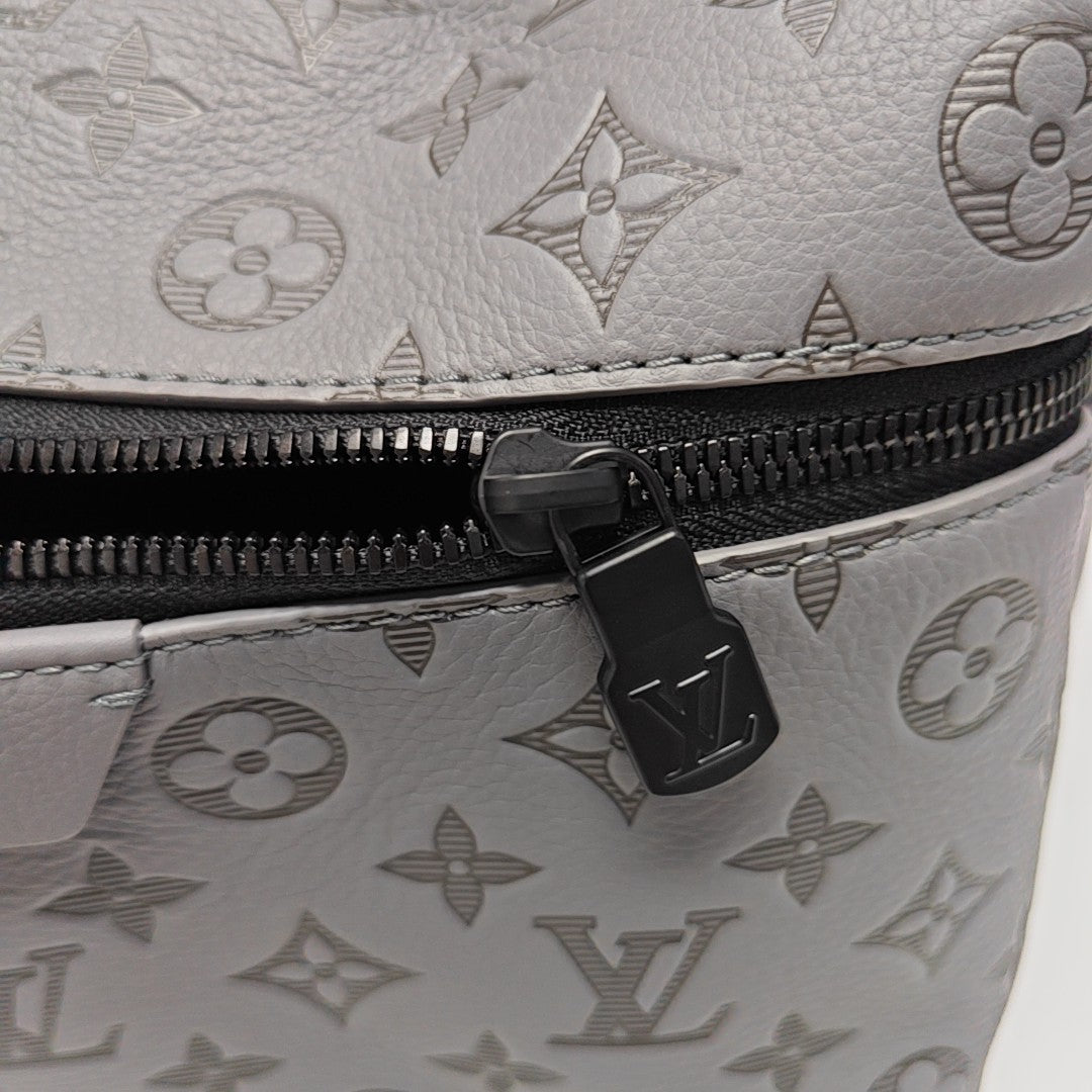 DISCOVERY Monogram Calfskin Gray