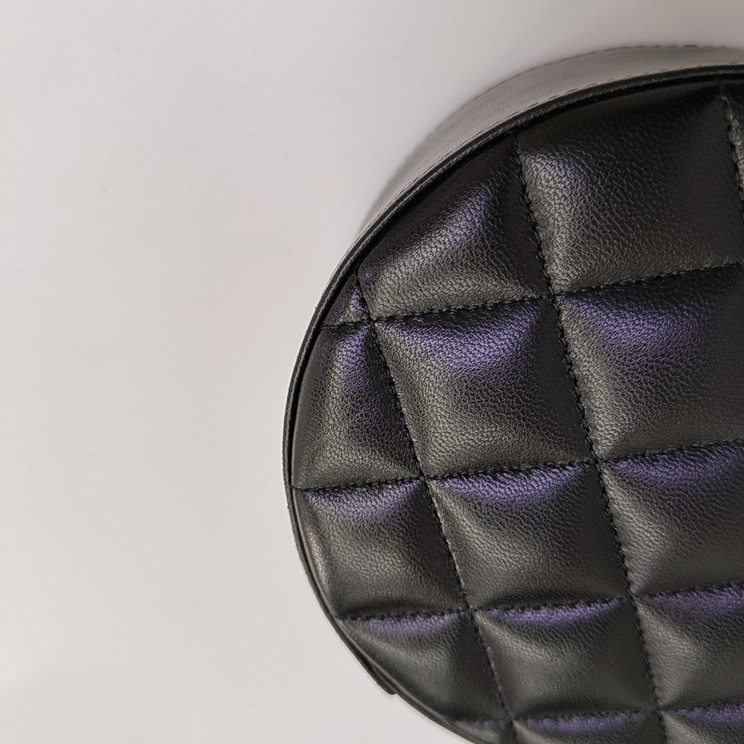 ROUND Quilted Lambskin Black