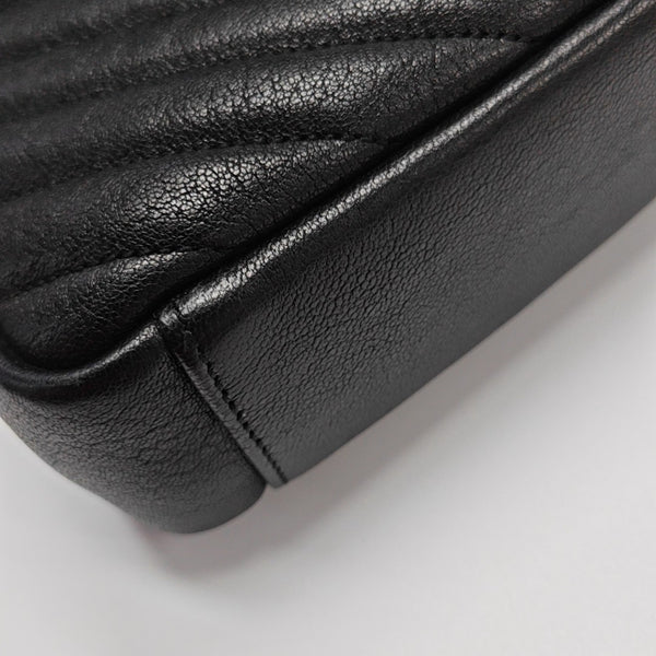 COLLEGE Medium Chevron Lambskin Black