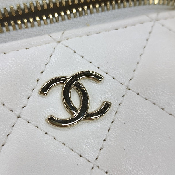 VANITY CASE Small Quilted Lambskin White