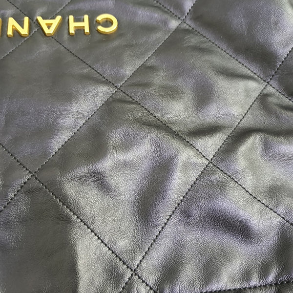 CHANEL 22 Medium Quilted Calfskin Black