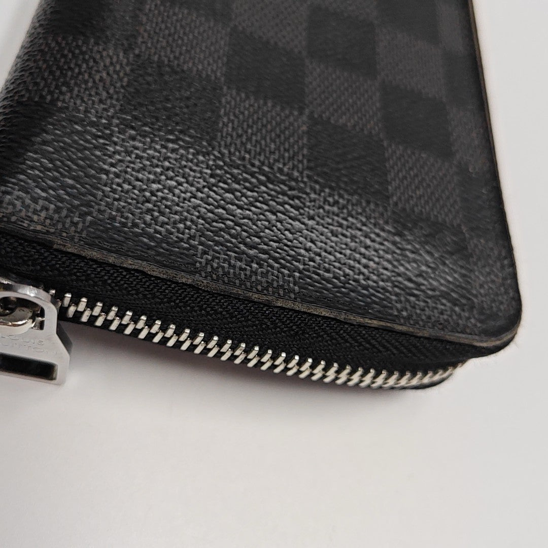 ZIPPY Damier Graphite Coated Canvas Gray Wallet