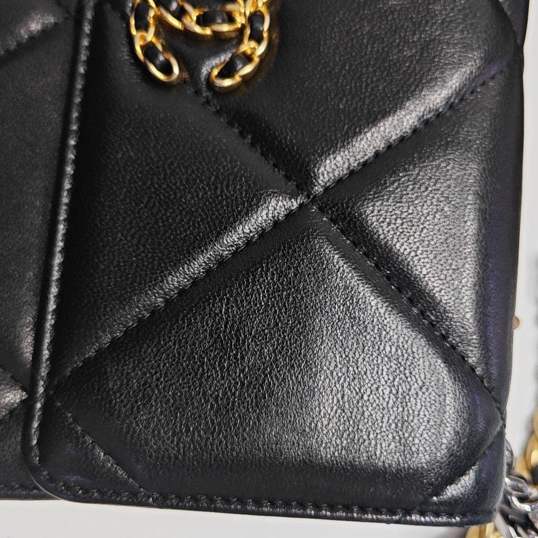 CHANEL 19 WOC Quilted Lambskin Black