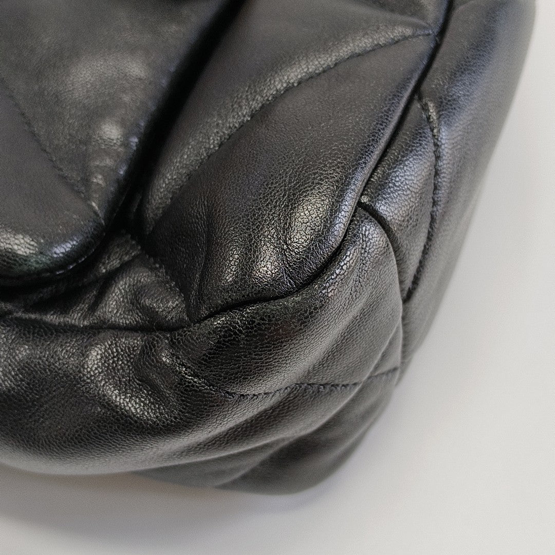 CHANEL 19 Pequeño Piel de Cordero Acolchada Negro