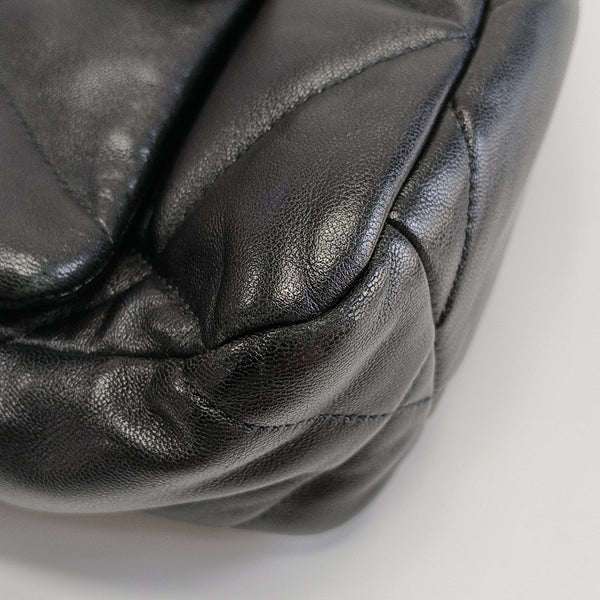 CHANEL 19 Pequeño Piel de Cordero Acolchada Negro