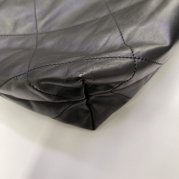 CHANEL 22 Small Quilted Calfskin Black