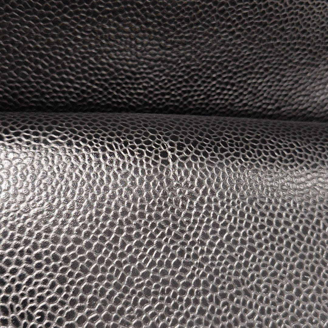 CLASSIC FLAP Medium Quilted Grained Calfskin Black