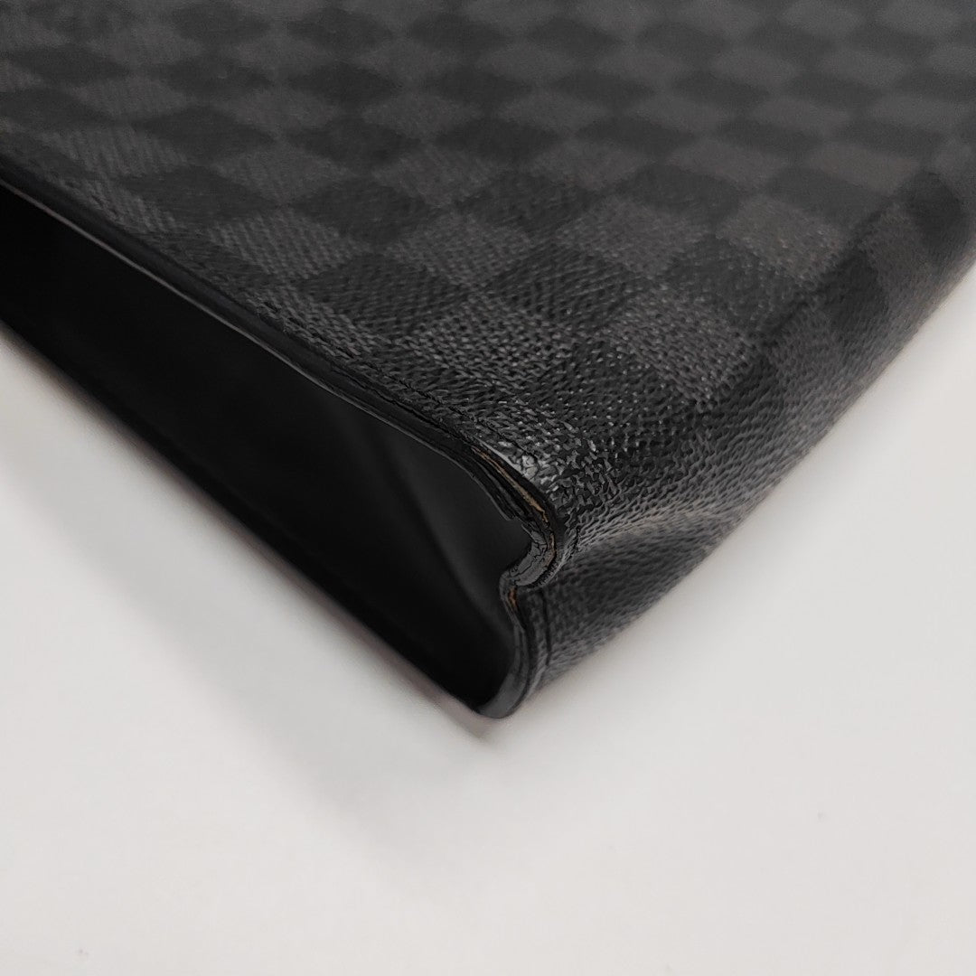Pochette Voyag MM Damier Graphite Coated Canvas Gray