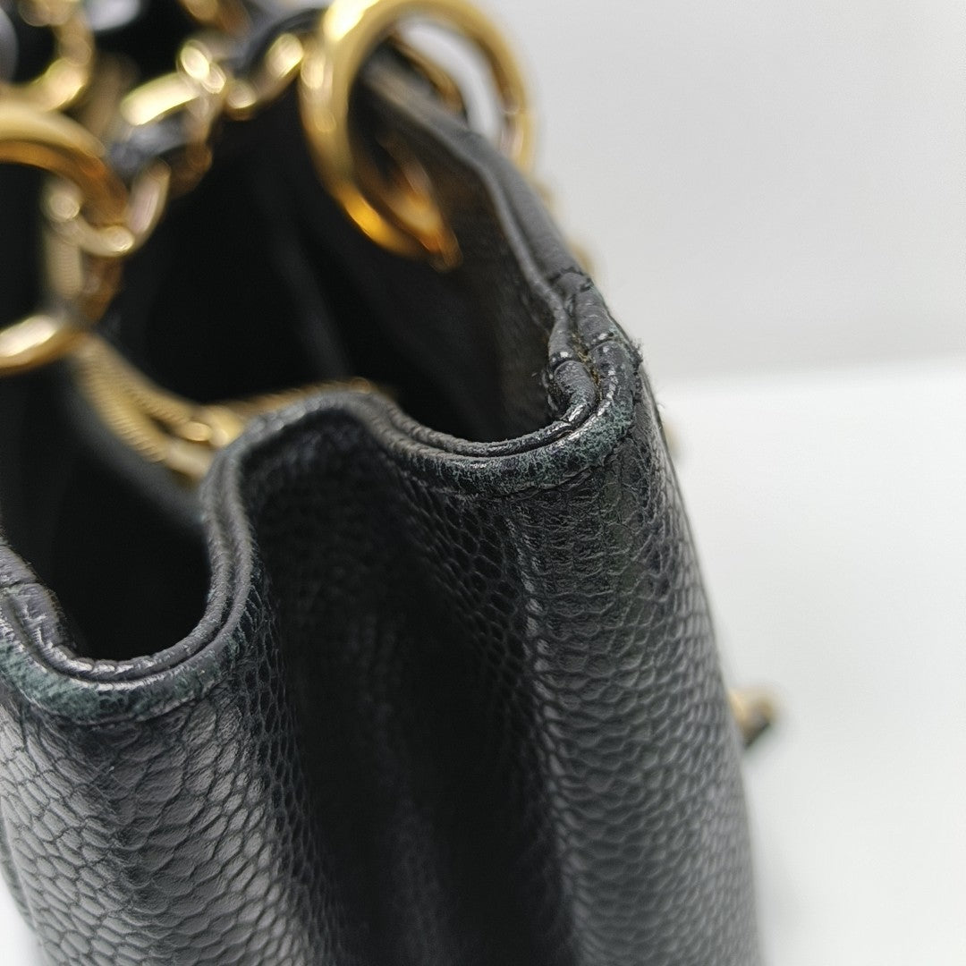 Chanel GST Large en Piel de Becerro Granulada Acolchada Negra