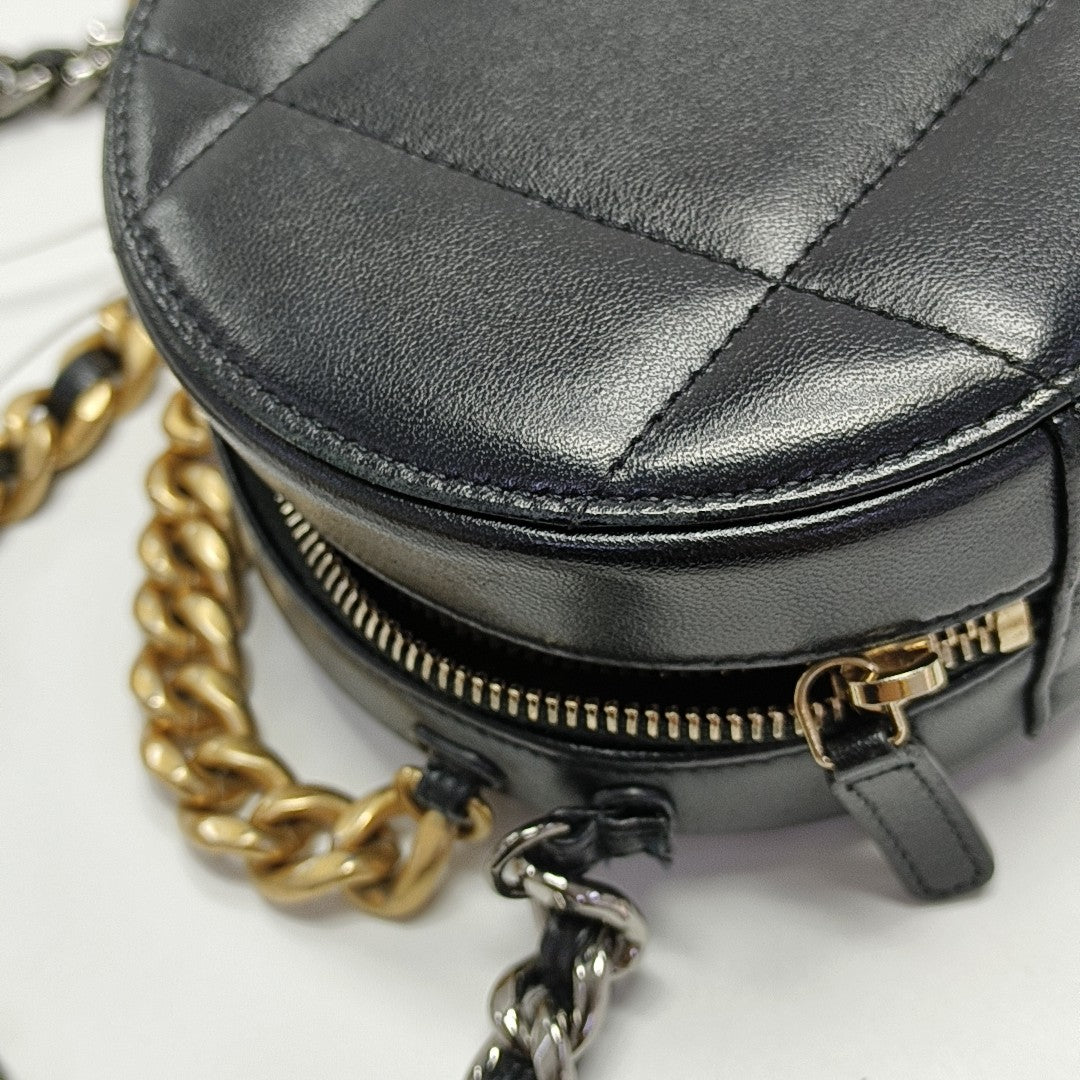 Authenticated pre-owned  CHANEL 19 Quilted Lambskin Black - Shoulder Bag at Looply