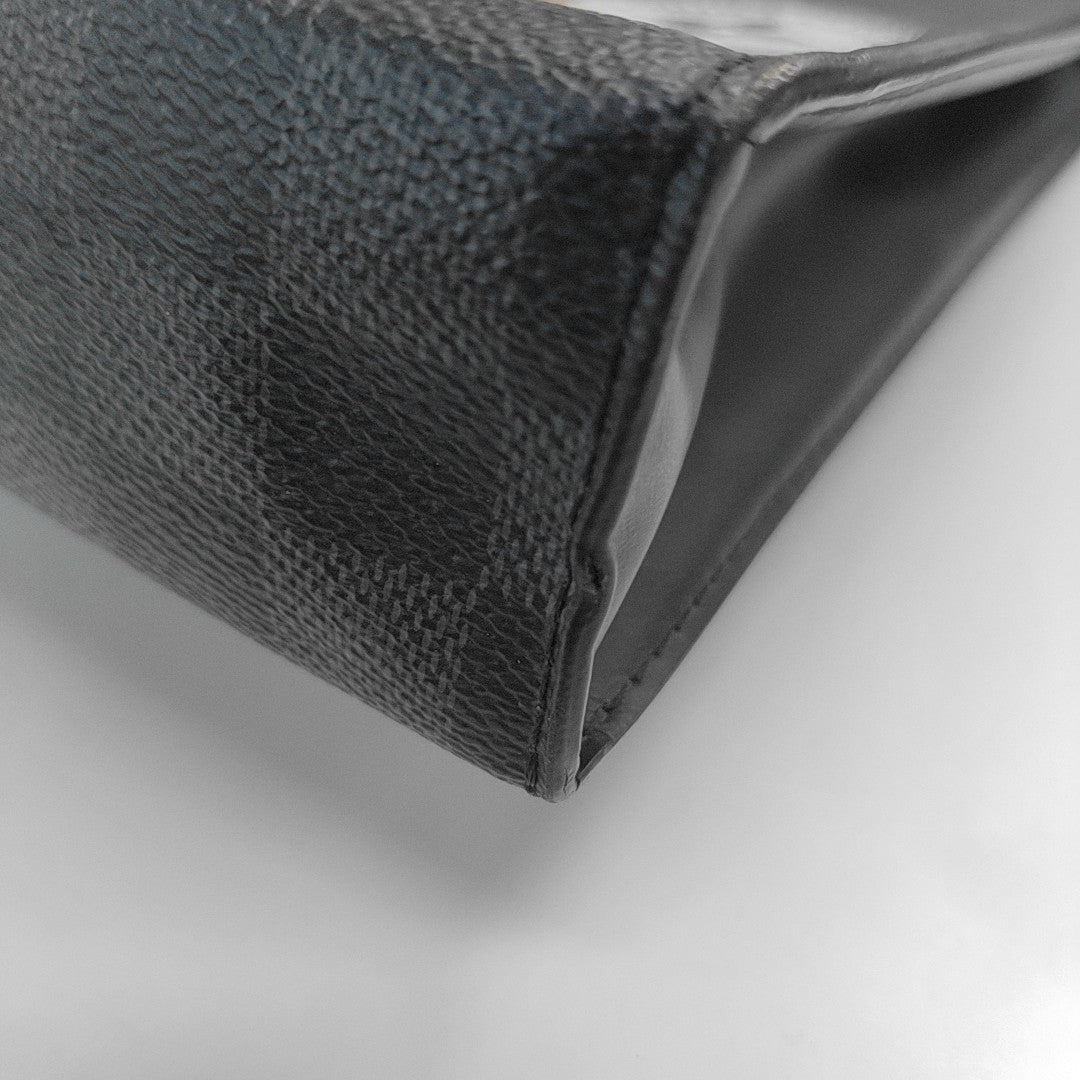 Pochette Voyag MM Damier Graphite Coated Canvas Gray