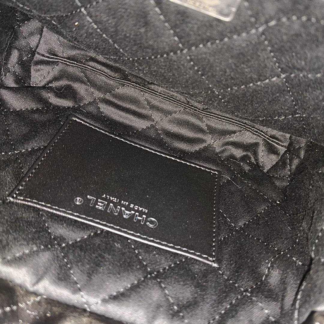 CHANEL 22 Mini Quilted Calfskin Black