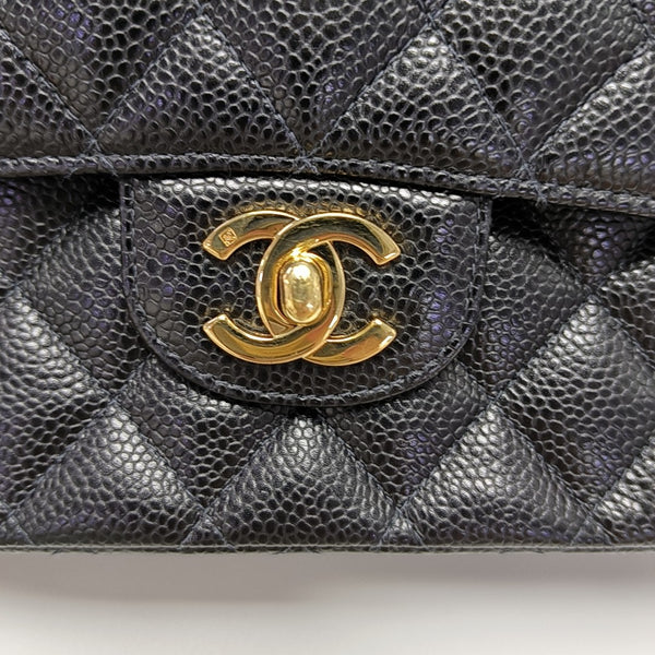 CLASSIC FLAP Medium Quilted Grained Calfskin Black