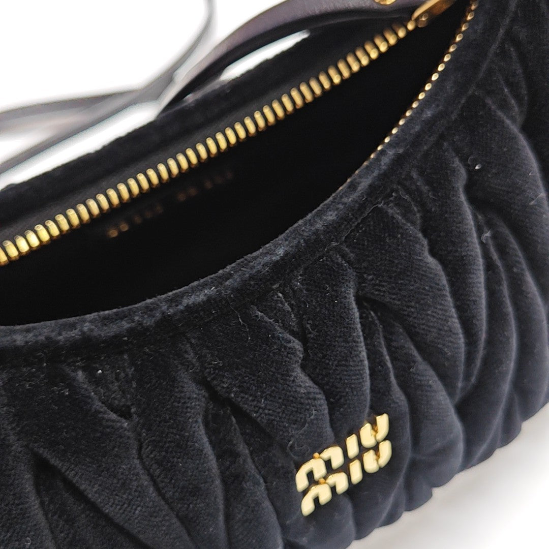 Wander Matelassé Small Quilted Velvet Black