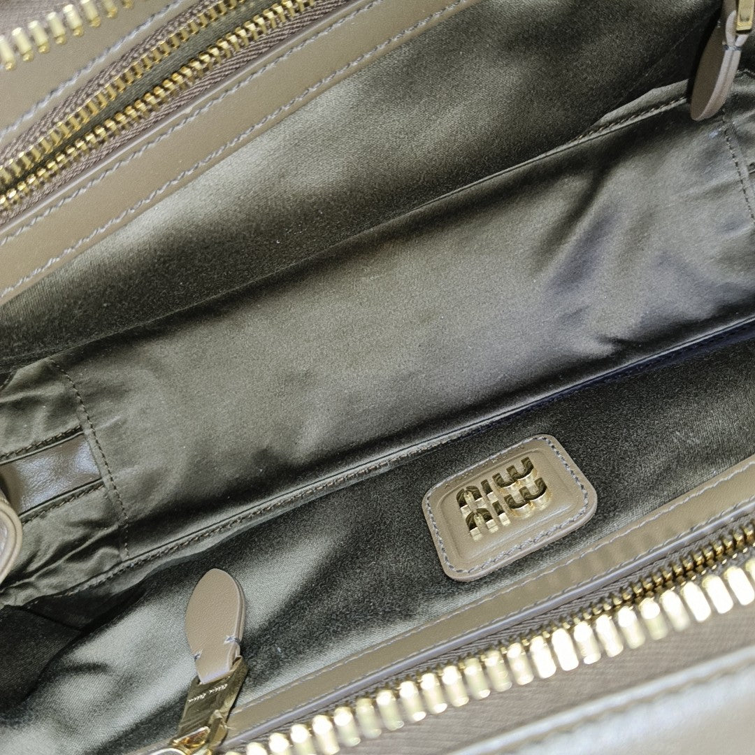 Beau Medium Calfskin Gray