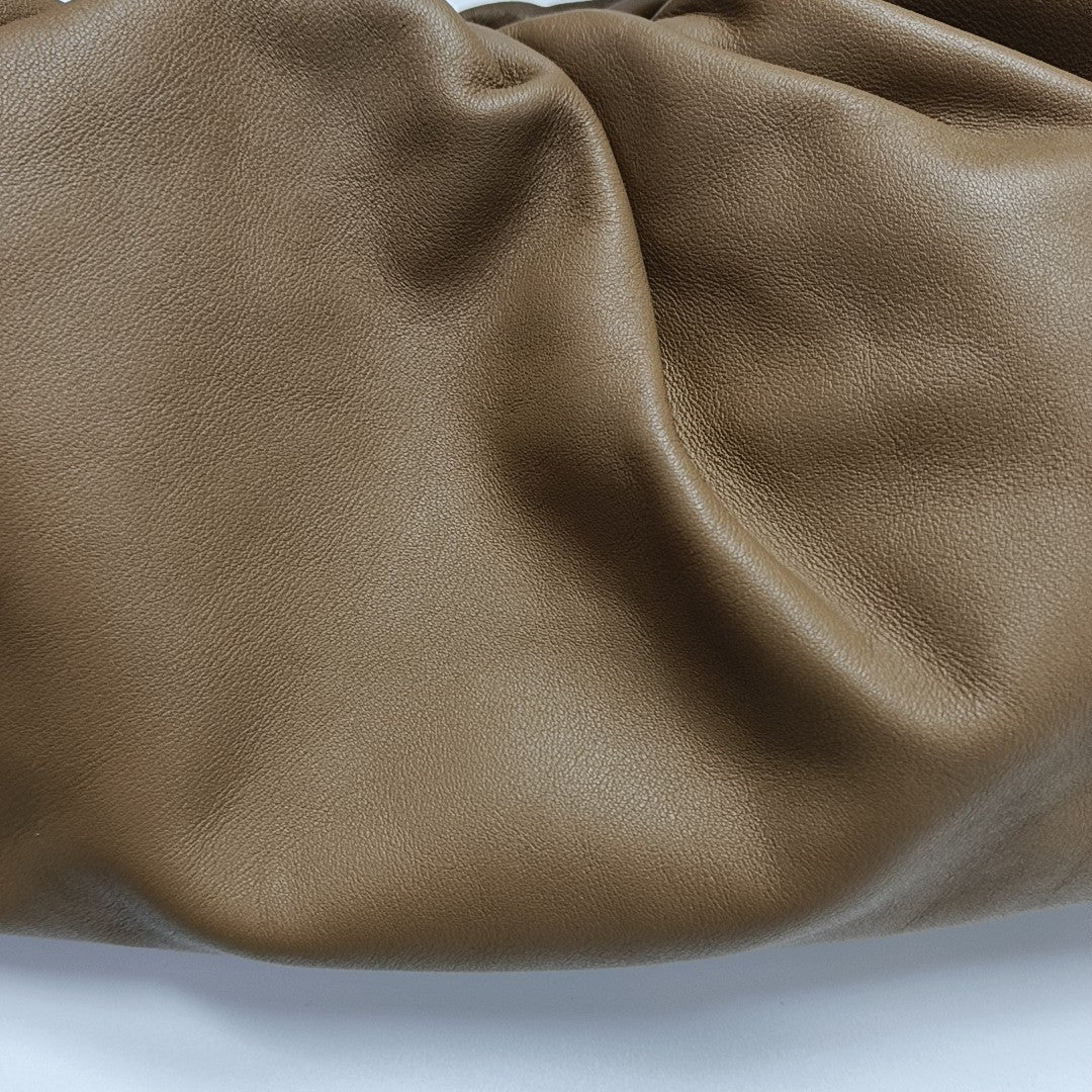 The Pouch Calfskin Brown