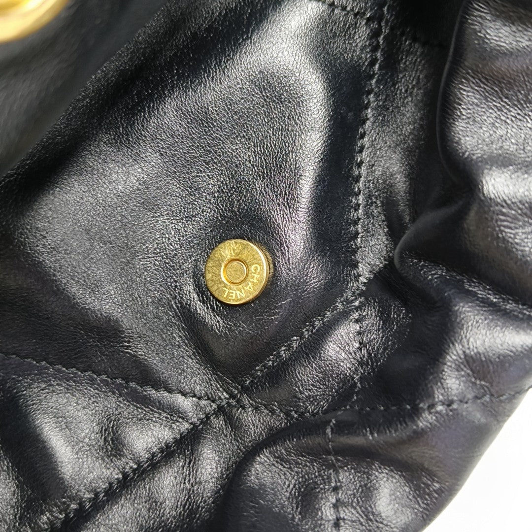 CHANEL 22 Small Quilted Calfskin Black