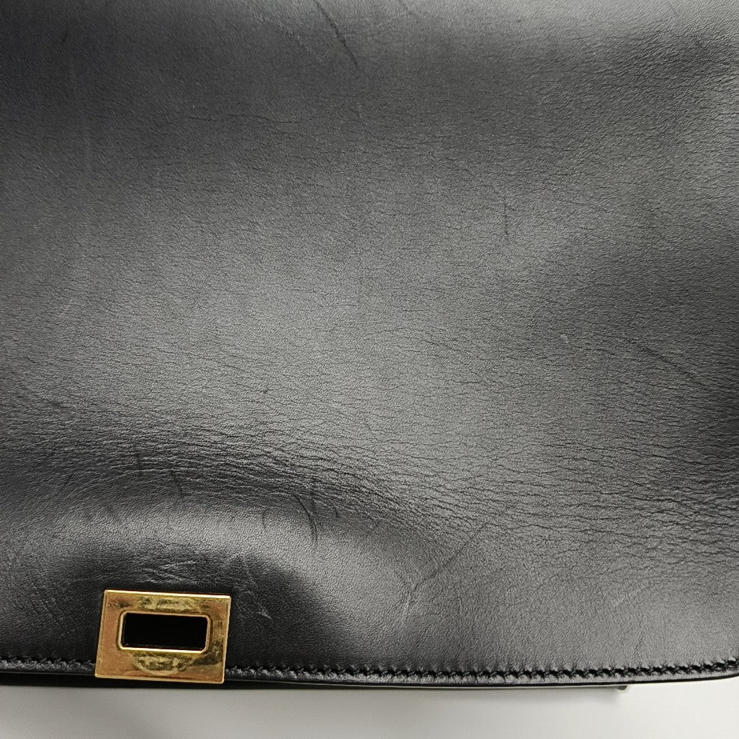 TRAPEZE Medium Calfskin Black