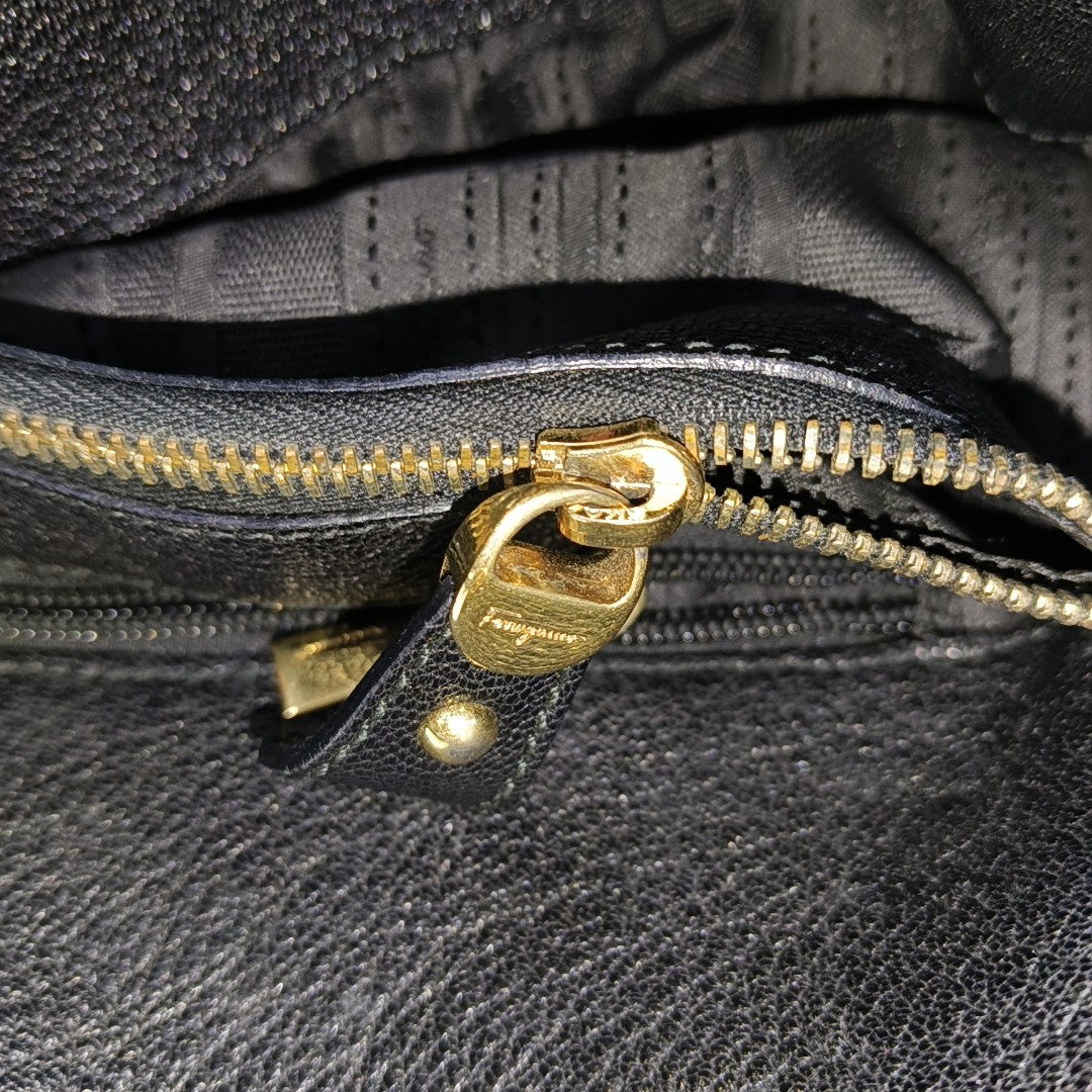 Betulla Medium Calfskin Black