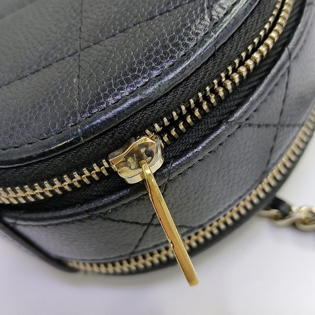 ROUND Quilted Grained Calfskin Black