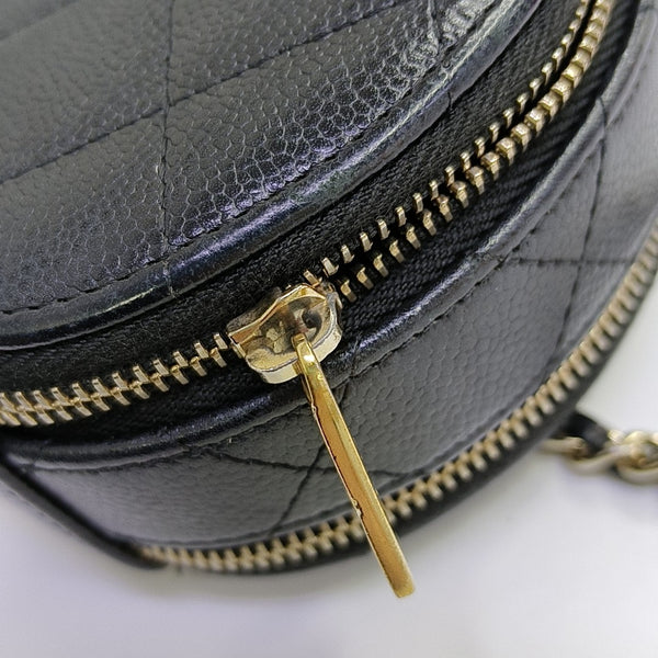 ROUND Quilted Grained Calfskin Black