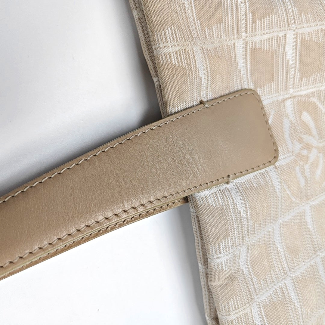 Authenticated pre-owned  TRAVEL LINE Canvas Beige - Top Handle Bag at Looply