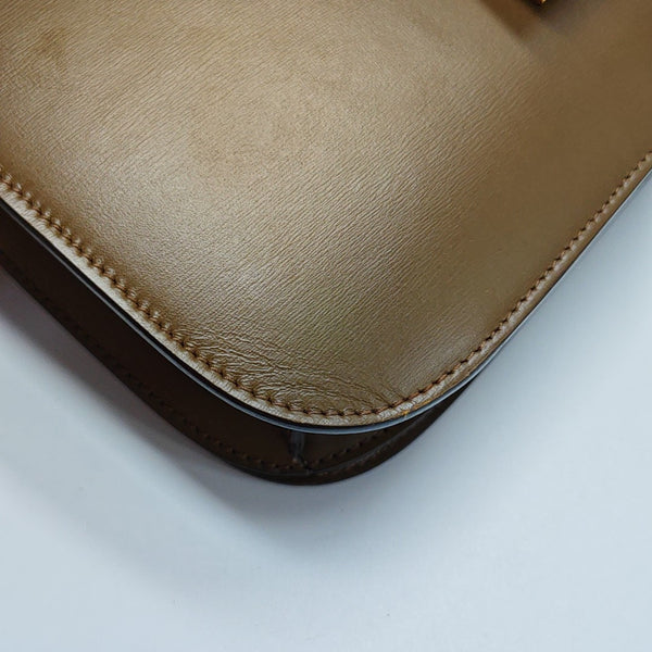 CLASSIC BOX Medium Calfskin Brown