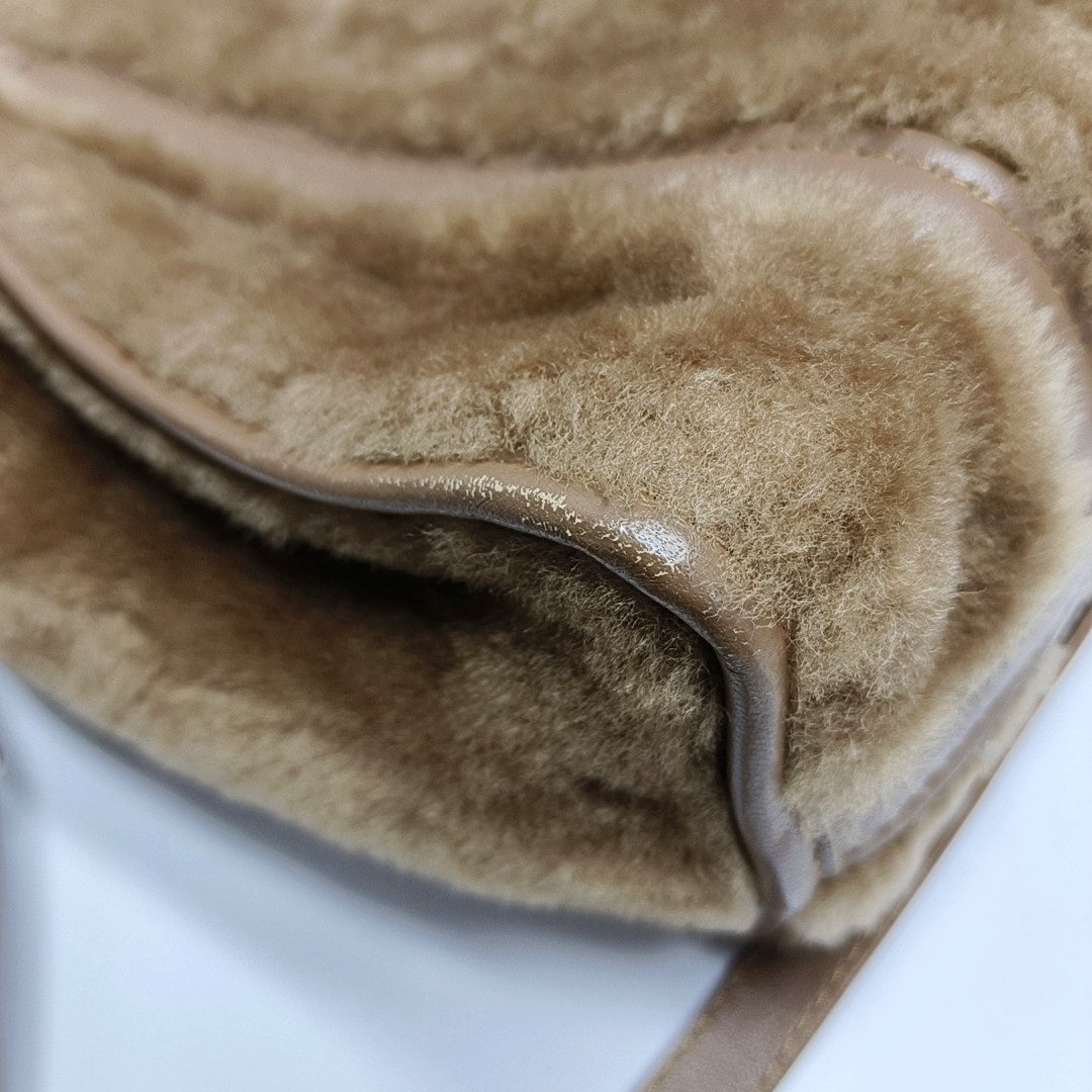 Authenticated pre-owned  Bazar Fur Brown - Tote Bag at Looply