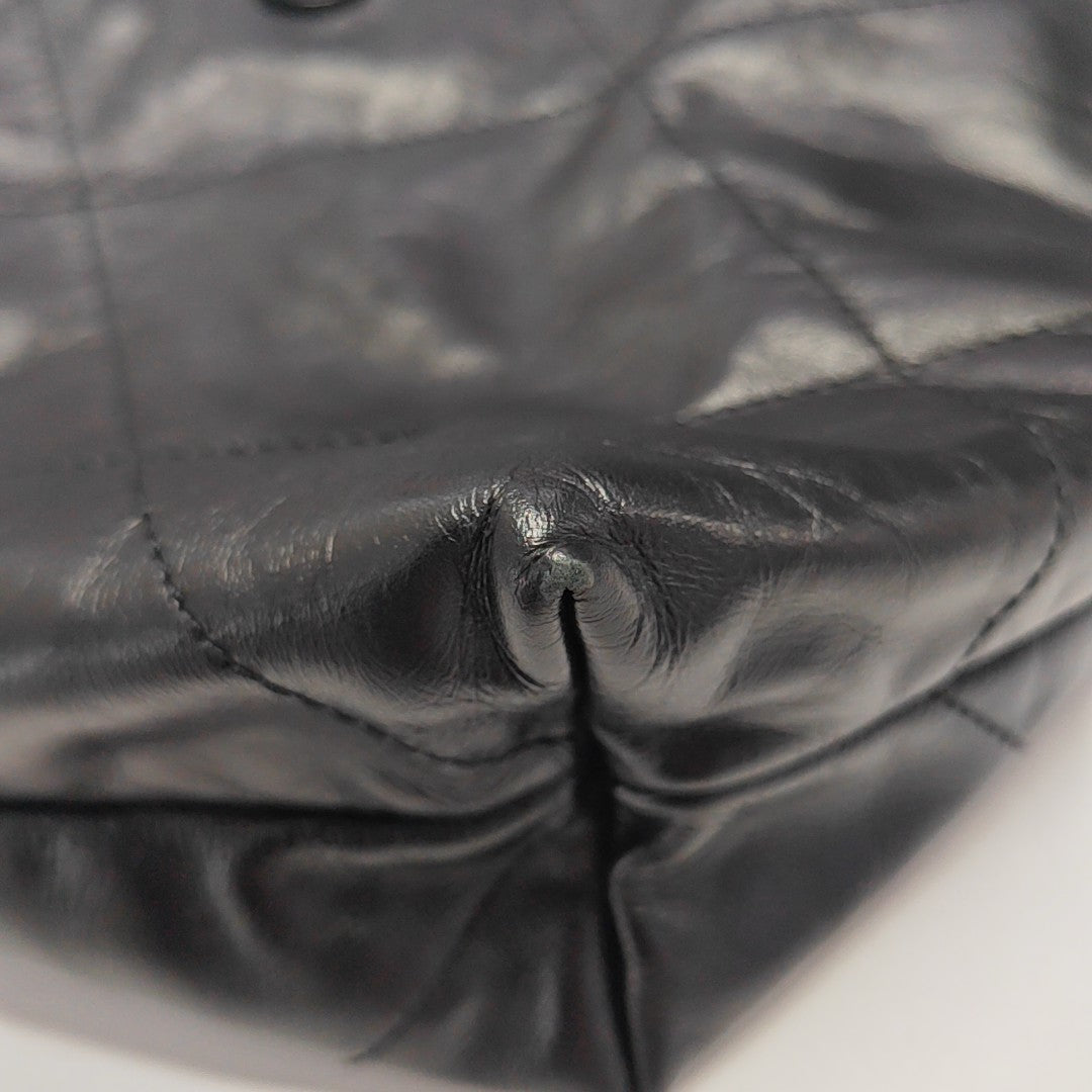 CHANEL 22 Medium Quilted Calfskin Black