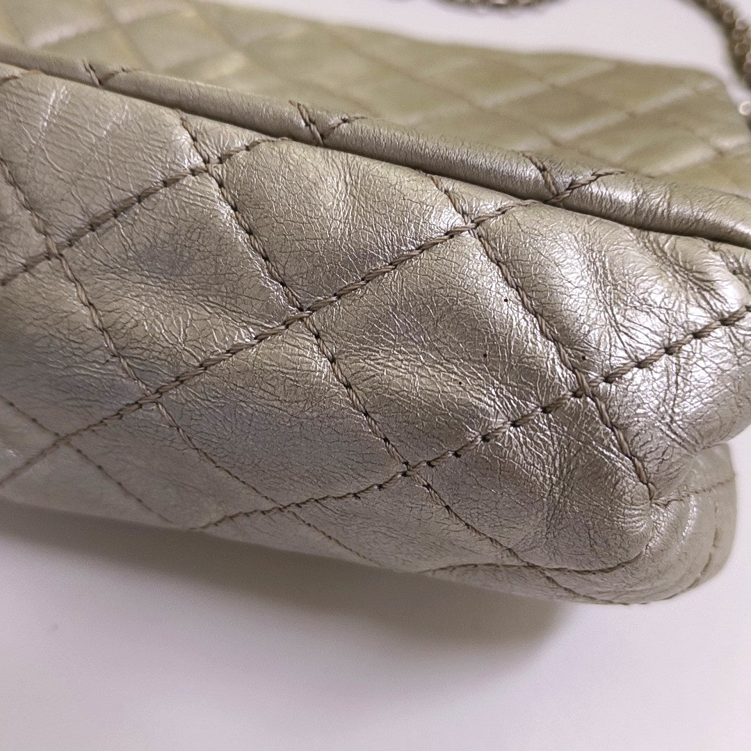 Authenticated pre-owned  2.55 225 (small) Quilted Calfskin Silver - Crossbody Bag at Looply
