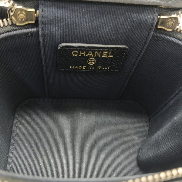 VANITY CASE Mini Quilted Grained Calfskin Black