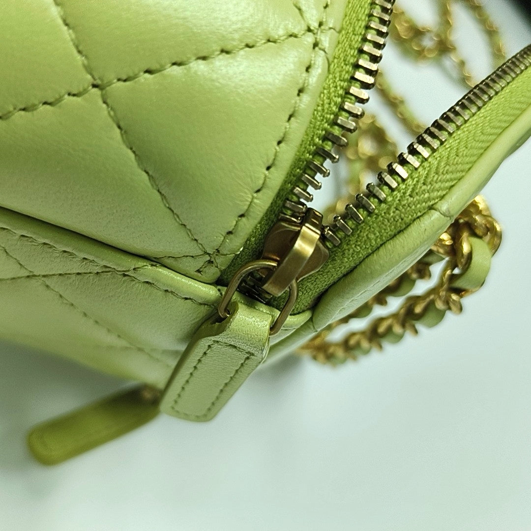 Authenticated pre-owned  VANITY CASE Small Quilted Lambskin Green - Shoulder Bag at Looply