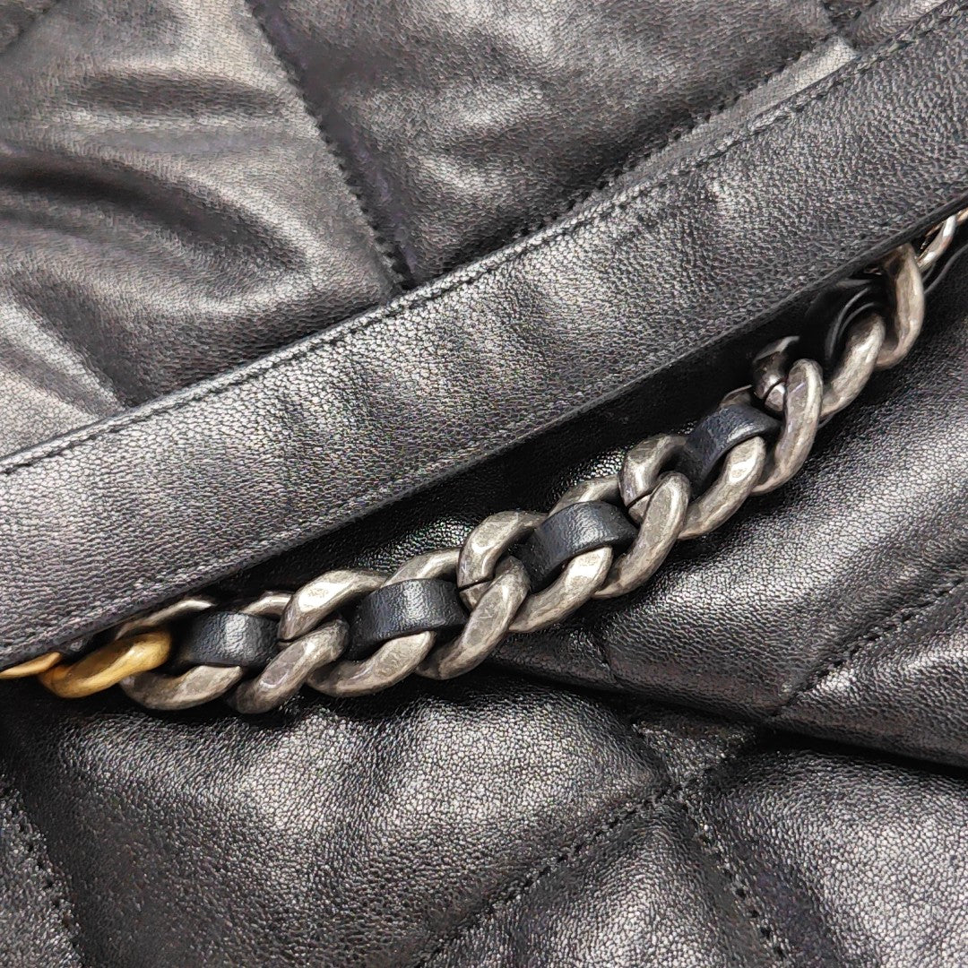 CHANEL 19 Medium Quilted Lambskin Black
