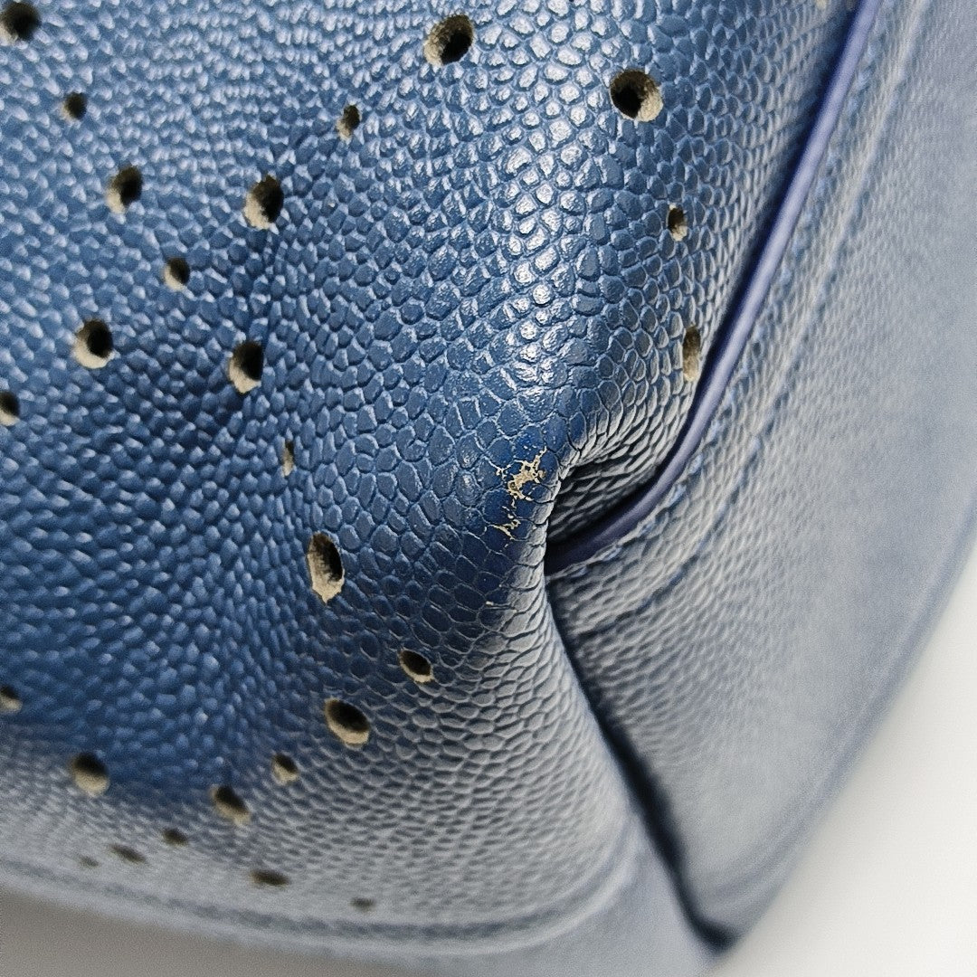 CC DRAWSTRING BUCKET Grained Calfskin Blue
