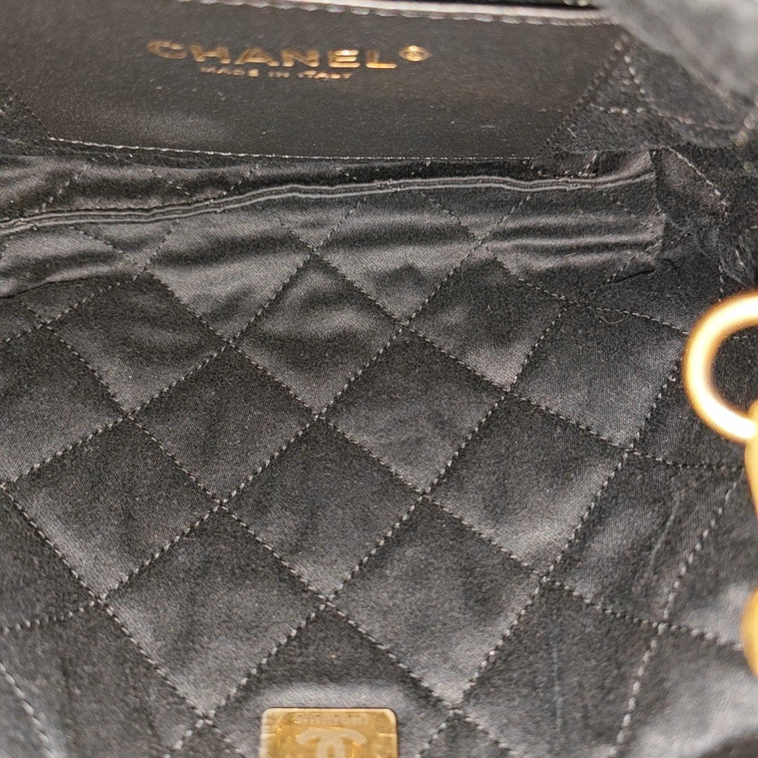 CHANEL 22 Mini Quilted Calfskin Black