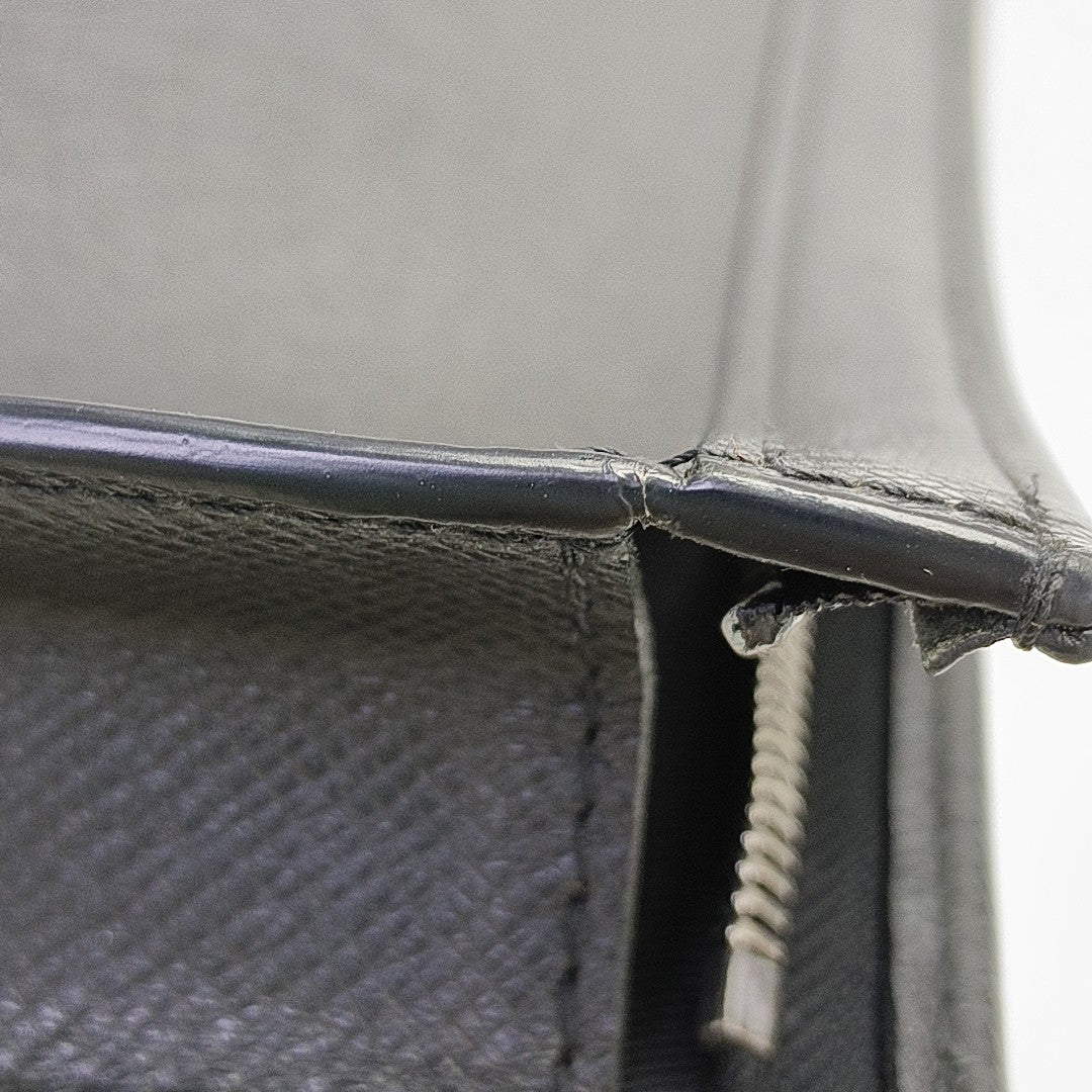 Pochette Voyag MM Calfskin Black