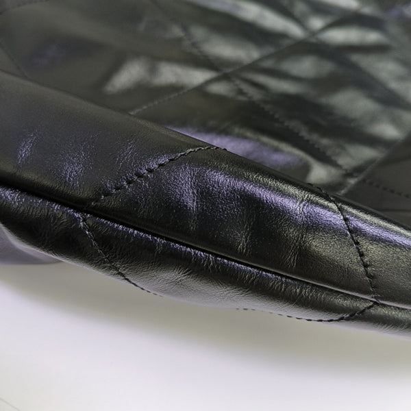CHANEL 22 Medium Quilted Calfskin Black