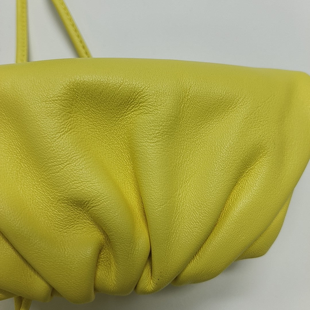 The Pouch Calfskin Yellow
