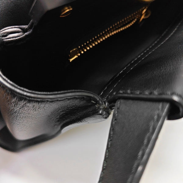 Peekaboo  Essential Calfskin Black