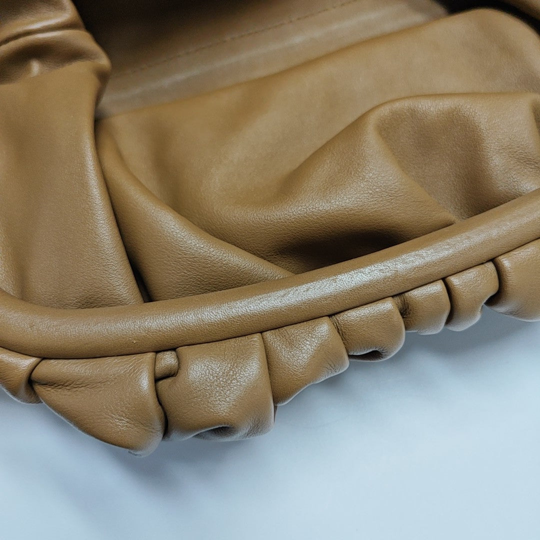 The Pouch Calfskin Brown