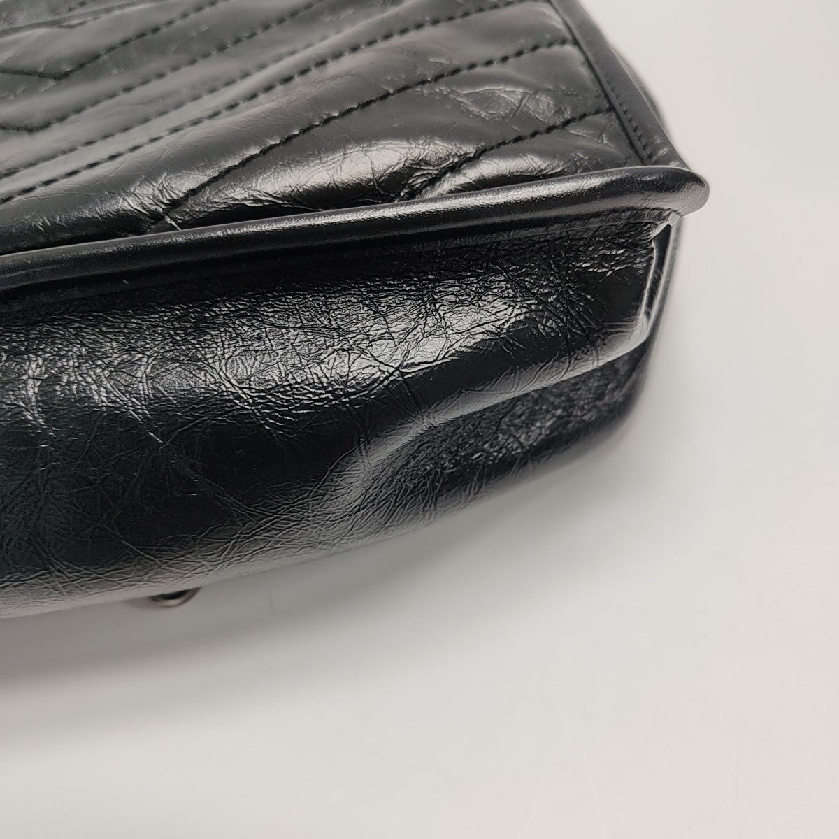 NIKI Medium Chevron Calfskin Black