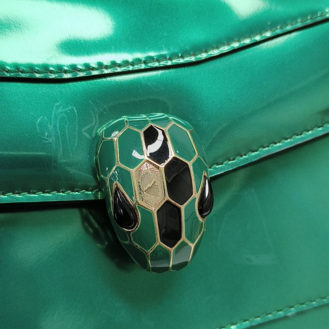 SERPENTI FOREVER Medium Patent Leather Green