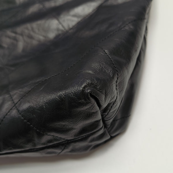CHANEL 22 Medium Quilted Calfskin Black