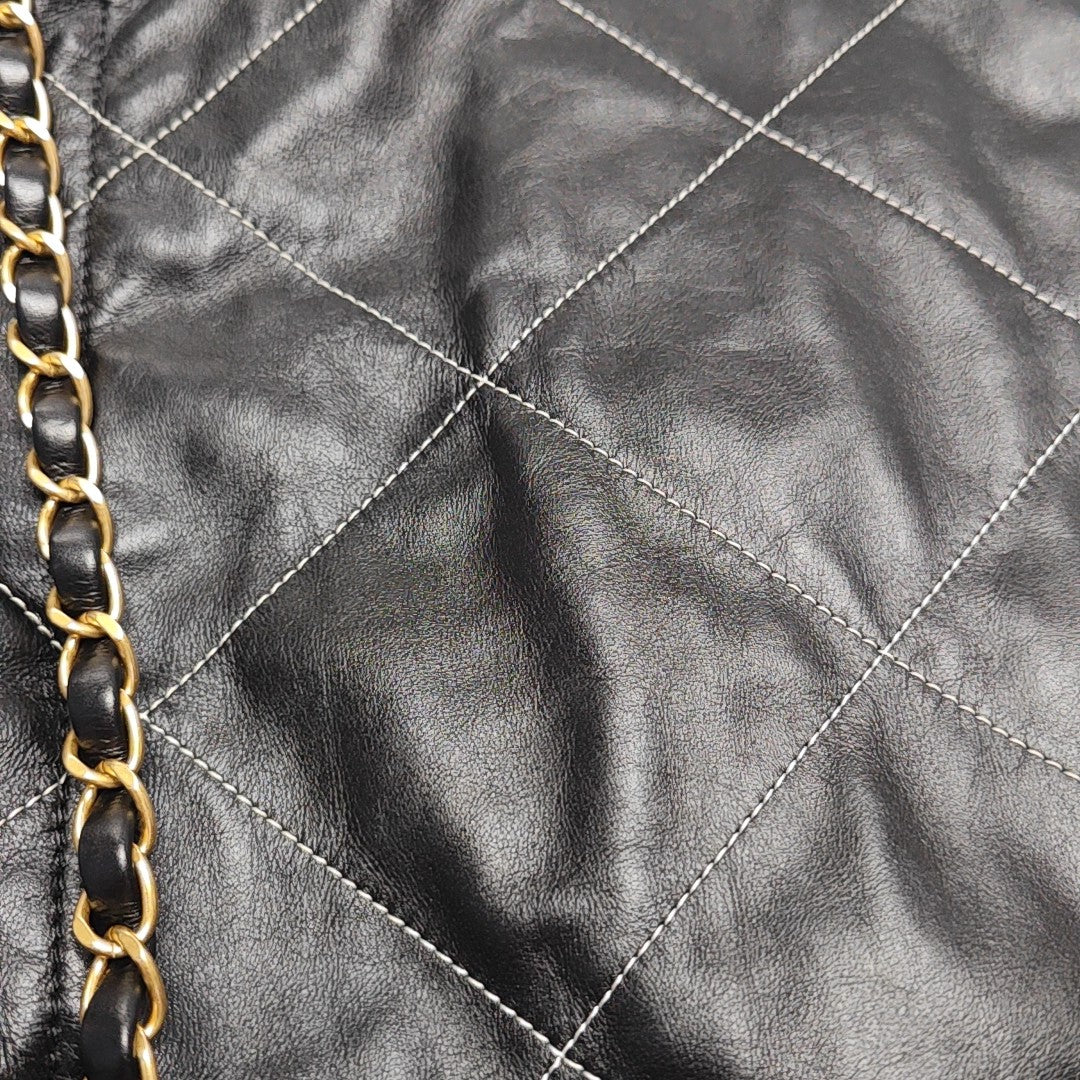 CHANEL 22 Small Quilted Calfskin Black